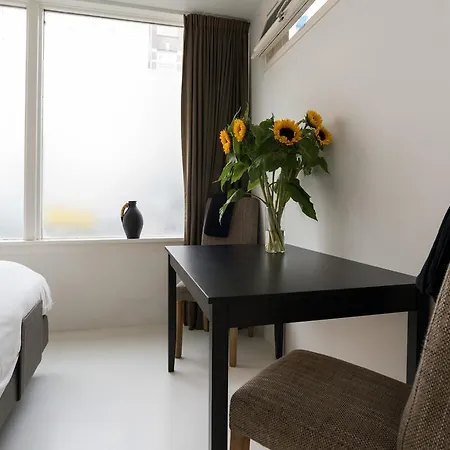 Comfy Studio In Trendy Area Habitación en casa particular
